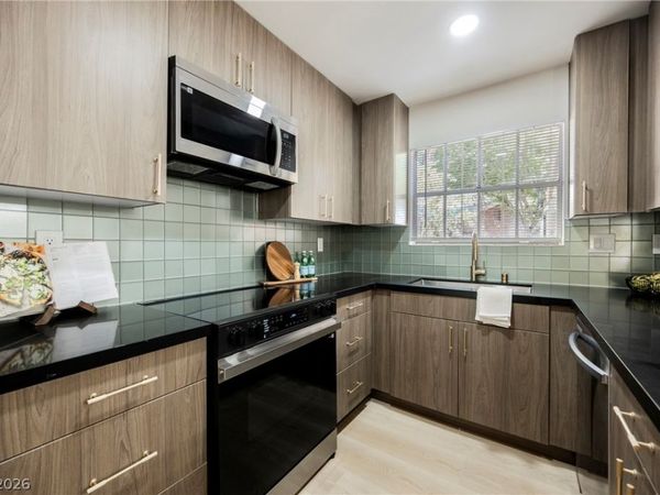 608 Tam O Shanter , Las Vegas, NV 89109