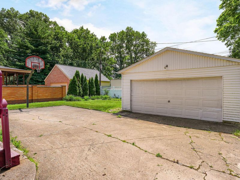549 E North Broadway Street, Columbus, OH 43214 Photo 4