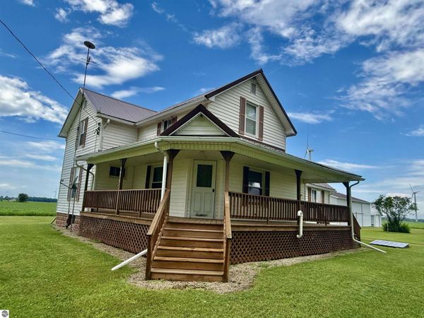 5877 Adams Road E, Breckenridge, MI 48615