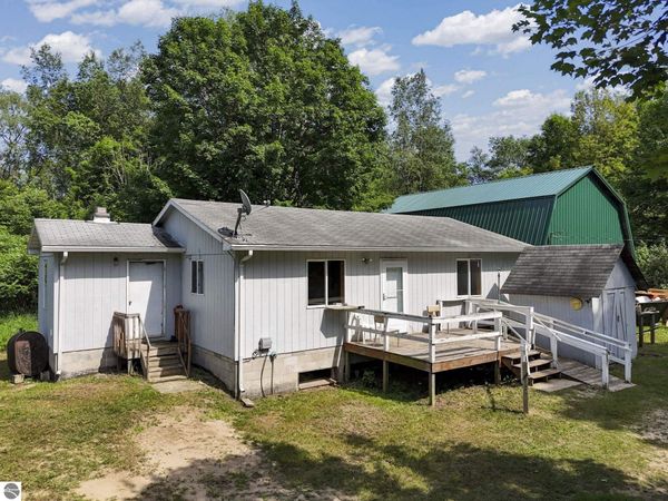 3850 25 Road N, Mesick, MI 49668