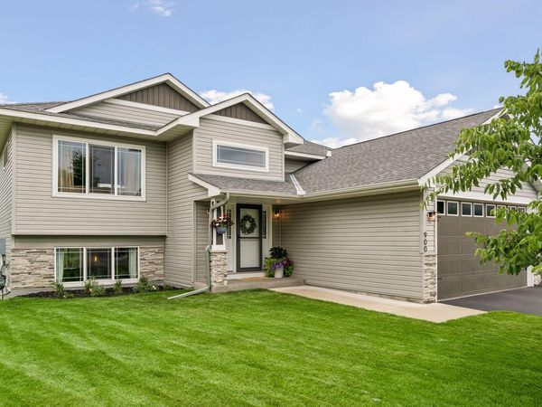 900 Winsome Way NE, Isanti, MN 55040