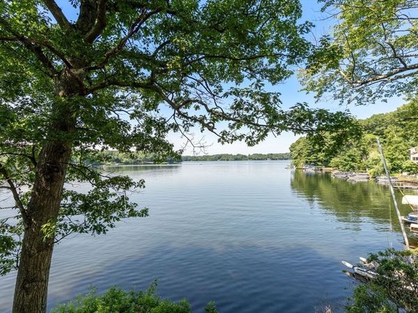 40-1/2 Maple Ln, Sutton, MA 01590