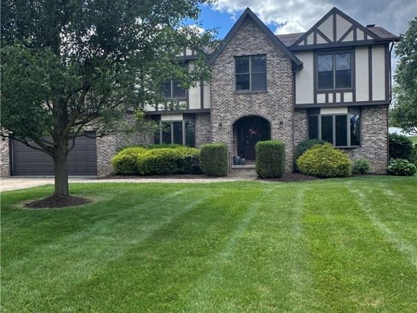 3874 April Drive , Uniontown, OH 44685