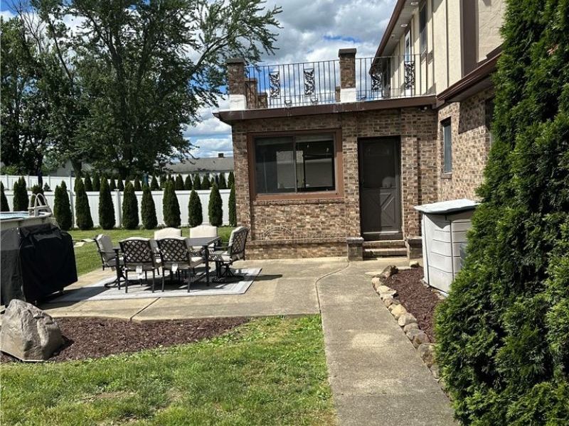 3874 April Drive, Uniontown, OH 44685 Photo 5