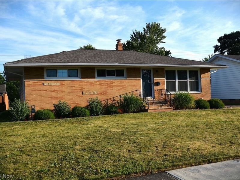 12085 Stormes Drive, Parma, OH 44130 Photo 3