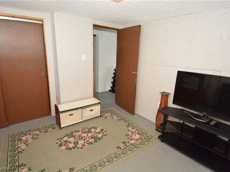 12085 Stormes Drive, Parma, OH 44130 Photo 36