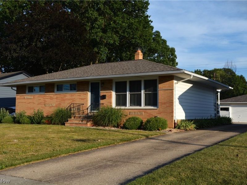 12085 Stormes Drive, Parma, OH 44130 Photo 4