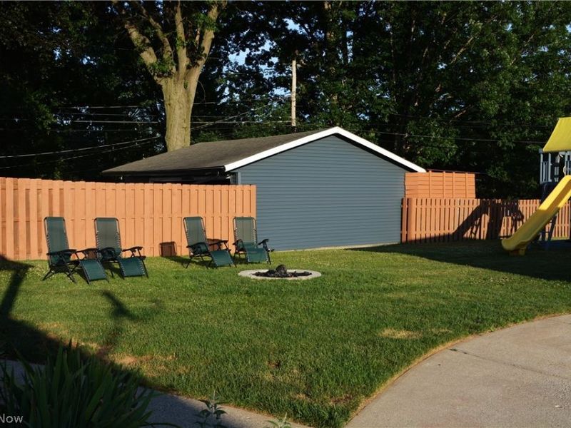 12085 Stormes Drive, Parma, OH 44130 Photo 5
