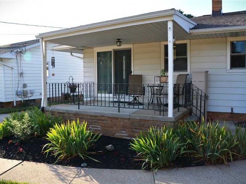 12085 Stormes Drive, Parma, OH 44130 Photo 6