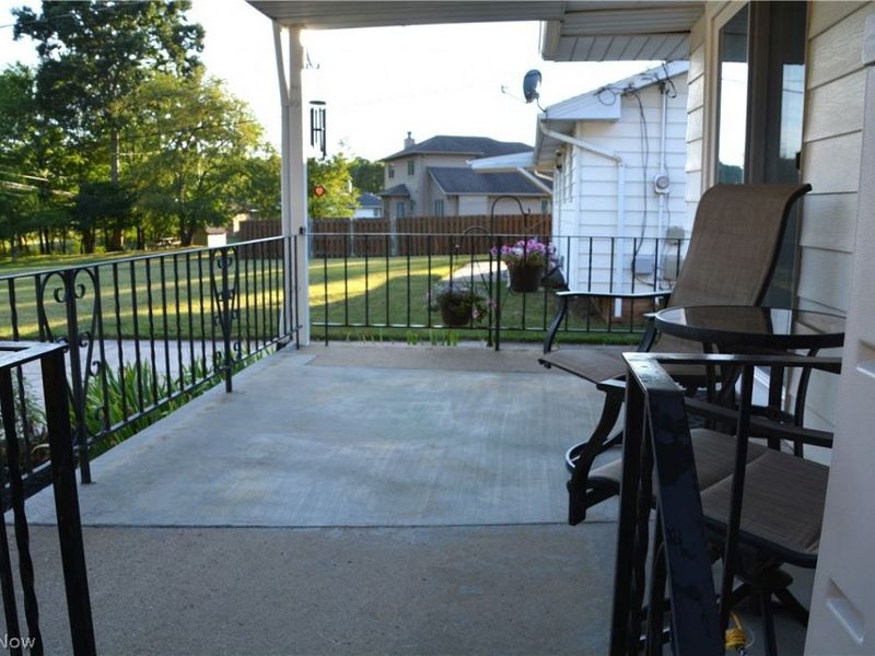 12085 Stormes Drive, Parma, OH 44130 Photo 7