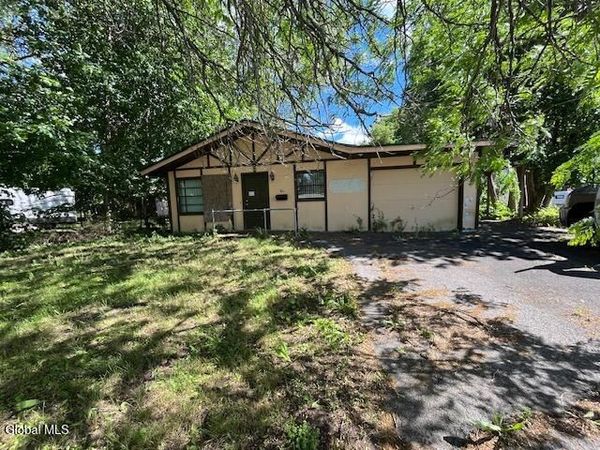10 E 9th Avenue, Gloversville, NY 12078