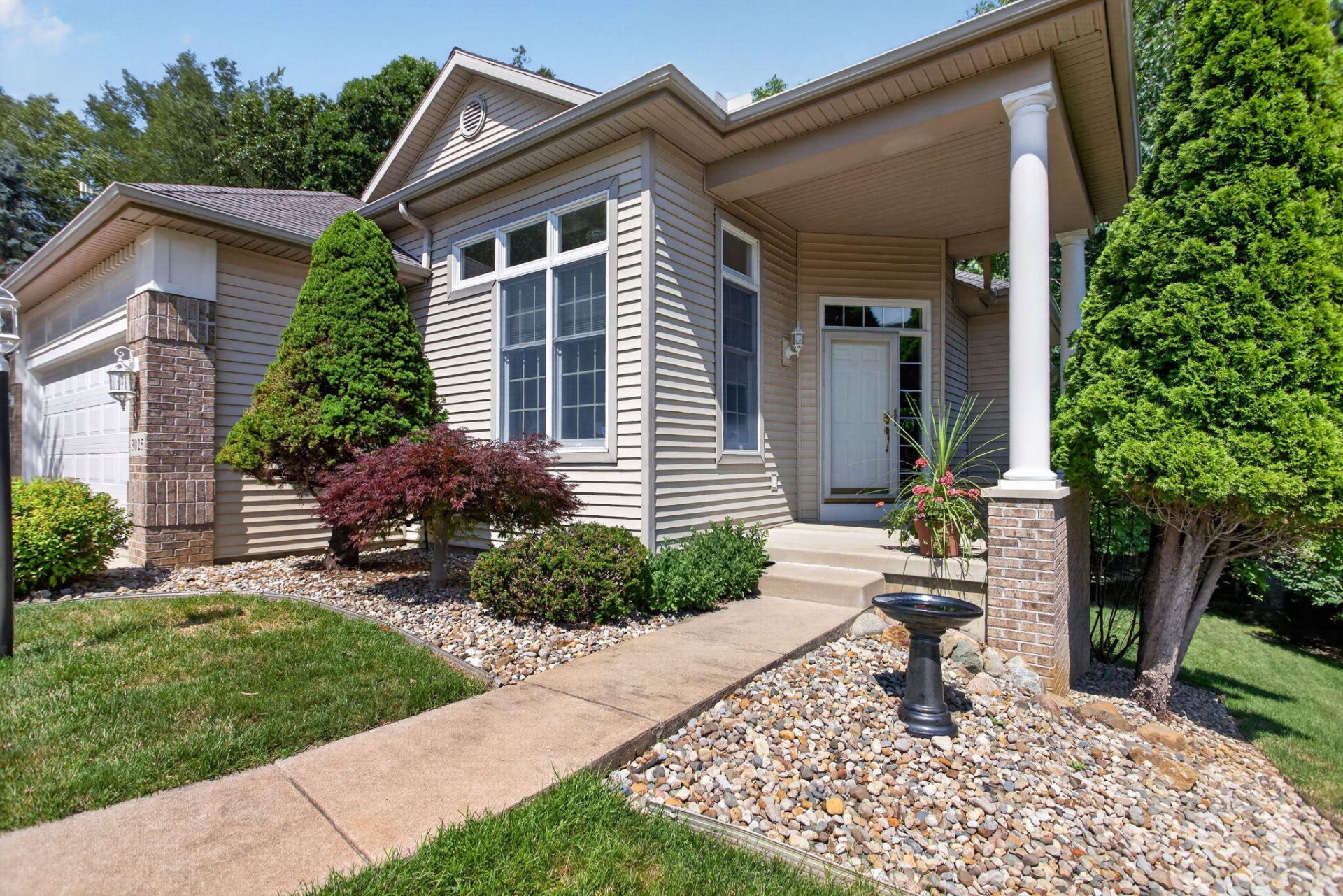 3025 S Wood Dale Drive, Jackson, MI 49203 Main Photo