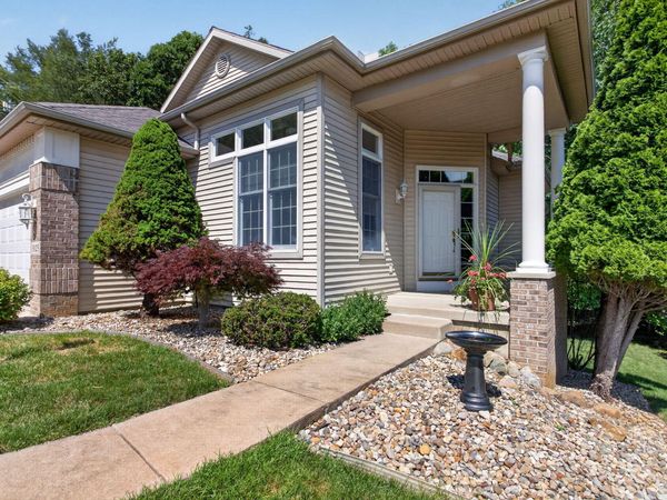 3025 S Wood Dale Drive, Jackson, MI 49203