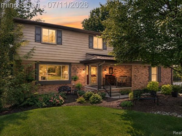 2125 Avoncrest Drive, Rochester Hills, MI 48309