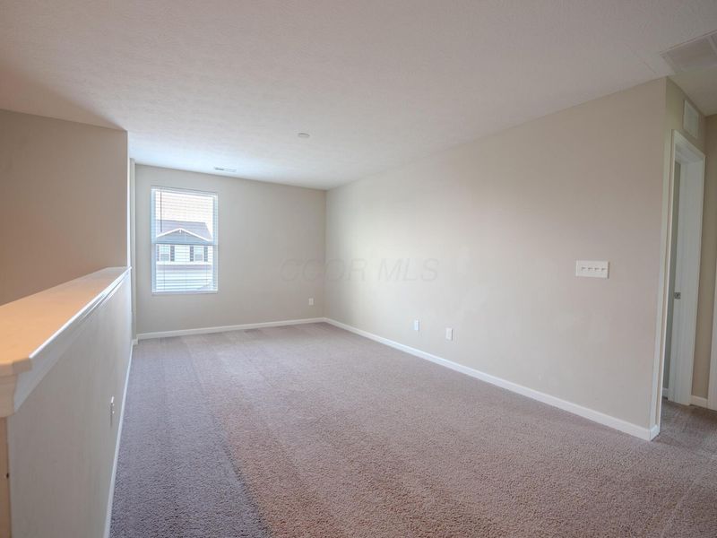 319 Honeysuckle Street, Ashville, OH 43103 Photo 10
