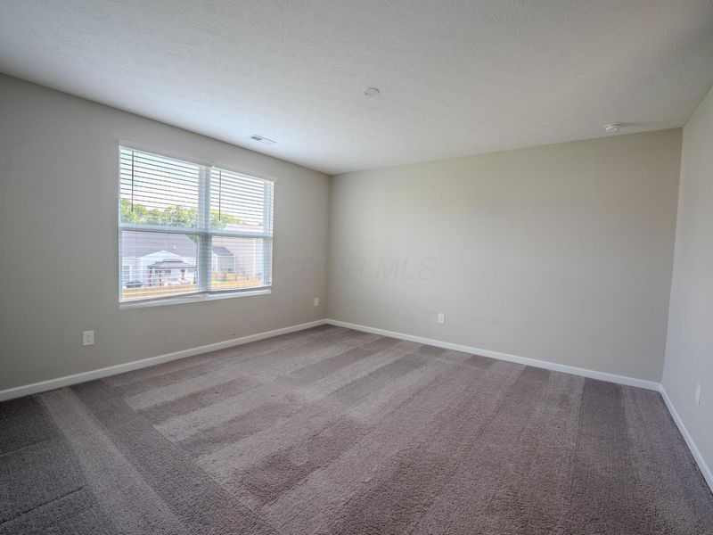 319 Honeysuckle Street, Ashville, OH 43103 Photo 13