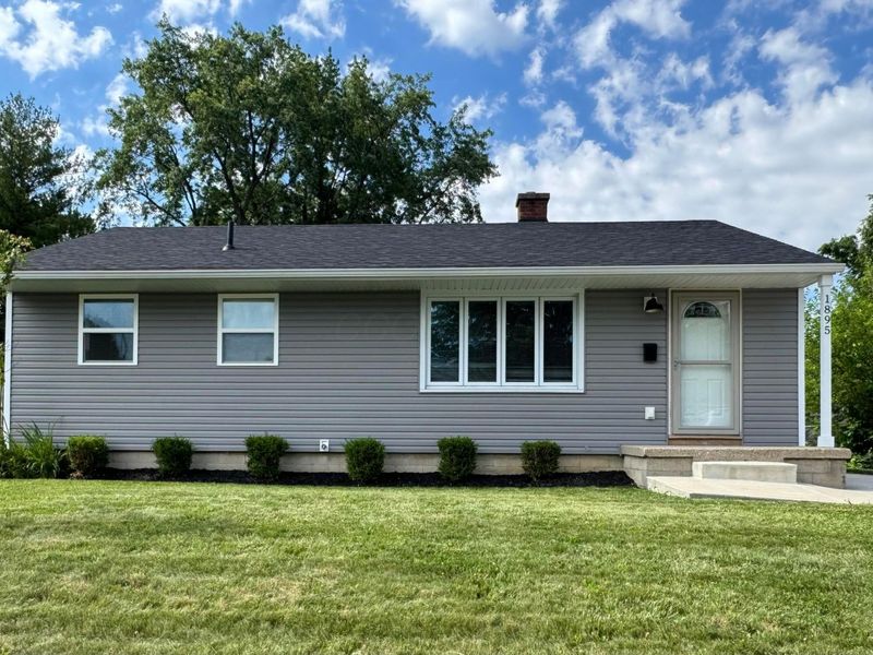 1895 E Beaumont Road, Columbus, OH 43224 Photo 1