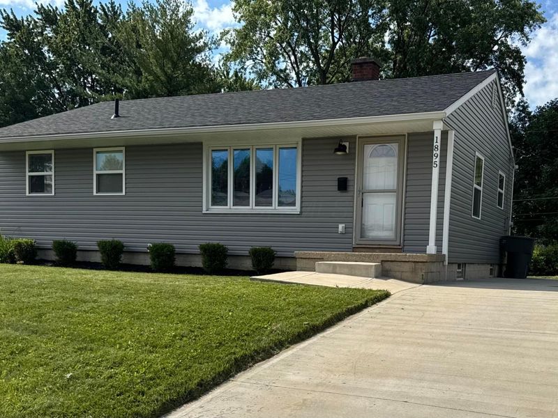 1895 E Beaumont Road, Columbus, OH 43224 Photo 2