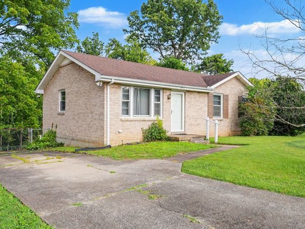 453 Gary Hills Dr , Clarksville, TN 37043