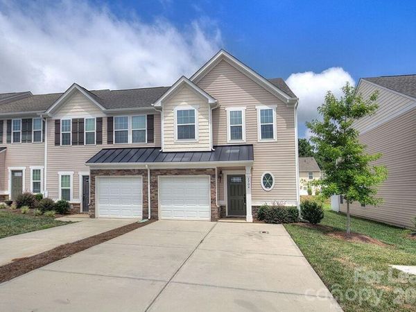 2704 Silverthorn Drive, Charlotte, NC 28273