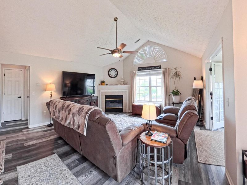 6053 Landings Pond Place, Grove City, OH 43123 Photo 4