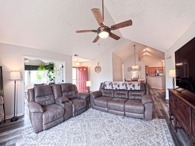 6053 Landings Pond Place, Grove City, OH 43123 Photo 6