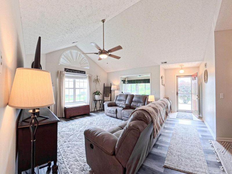 6053 Landings Pond Place, Grove City, OH 43123 Photo 9