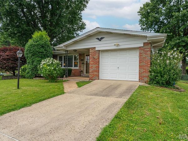 454 Lambeth Lane, St Louis, MO 63125