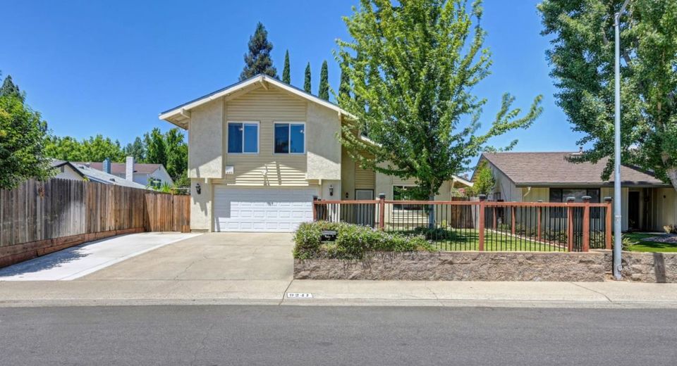 9241 Linda Rio Dr, Sacramento, CA 95826 Photo