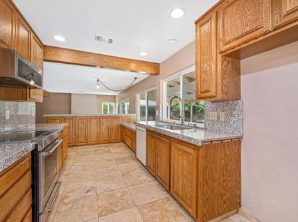 9241 Linda Rio Dr, Sacramento, CA 95826 Photo