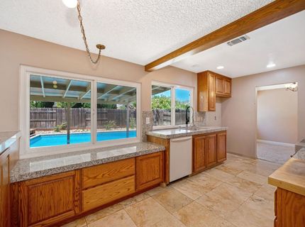 9241 Linda Rio Dr, Sacramento, CA 95826 Photo