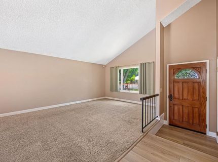9241 Linda Rio Dr, Sacramento, CA 95826 Photo