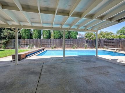 9241 Linda Rio Dr, Sacramento, CA 95826 Photo