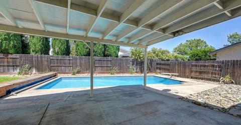9241 Linda Rio Dr, Sacramento, CA 95826 Photo