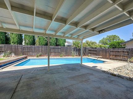 9241 Linda Rio Dr, Sacramento, CA 95826 Photo