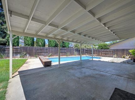 9241 Linda Rio Dr, Sacramento, CA 95826 Photo