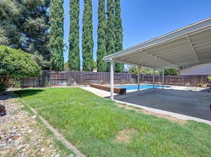 9241 Linda Rio Dr, Sacramento, CA 95826 Photo