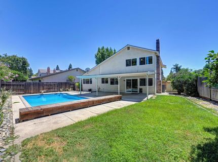 9241 Linda Rio Dr, Sacramento, CA 95826 Photo
