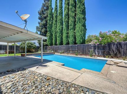 9241 Linda Rio Dr, Sacramento, CA 95826 Photo