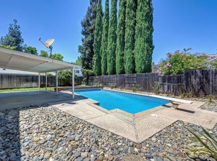 9241 Linda Rio Dr, Sacramento, CA 95826 Photo