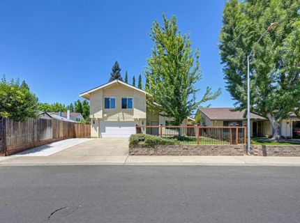 9241 Linda Rio Dr, Sacramento, CA 95826 Photo