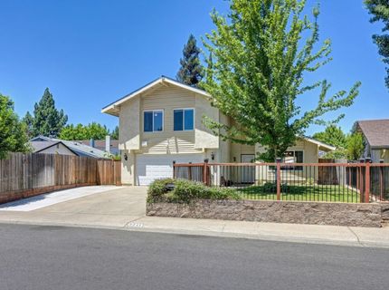 9241 Linda Rio Dr, Sacramento, CA 95826 Photo