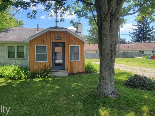 1382 Elmhurst Drive, Genoa Township, Mi 48843