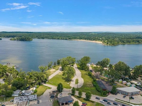 8300 Pontiac Lake Road, White Lake Twp, MI 48386