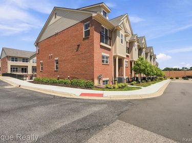 25495 Grandview Lane, Novi, MI 48375