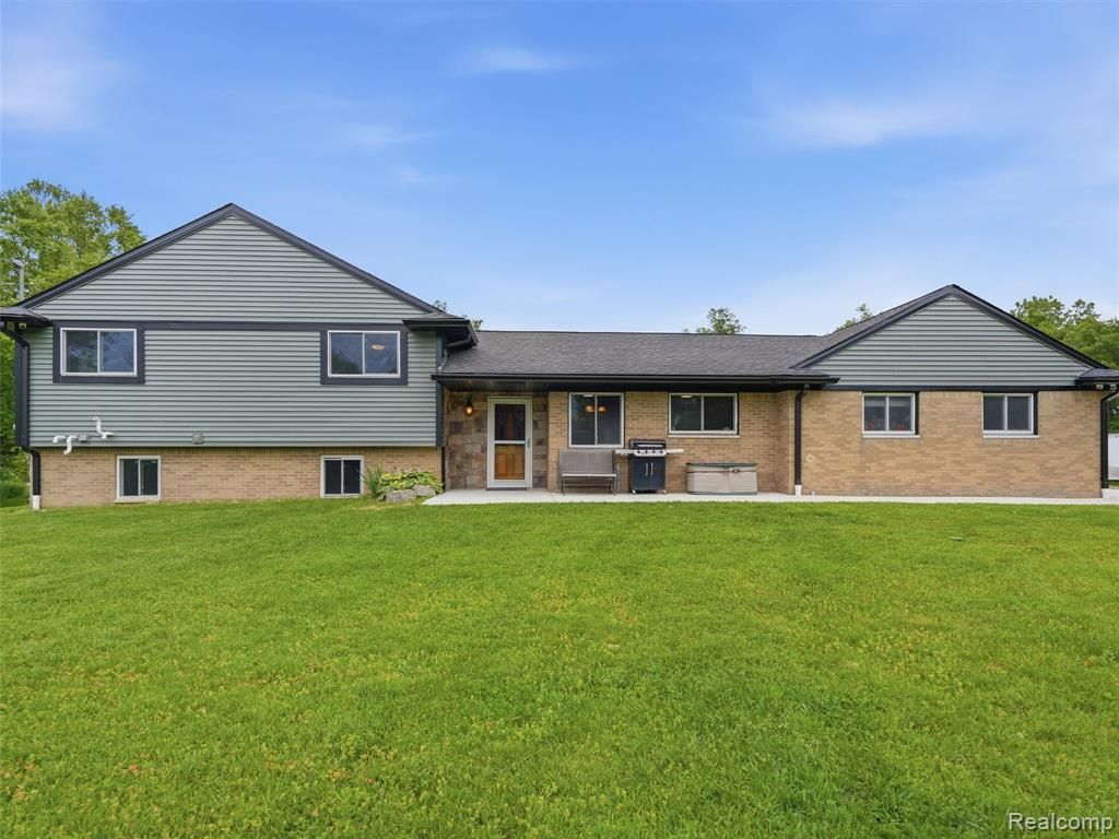 8620 Joey Drive, Putnam Township, MI 48169 Main Photo