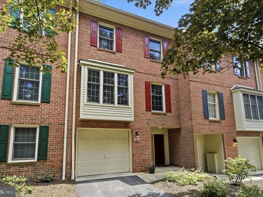 302 Brighton Circle, Devon, PA 19333 Main Photo