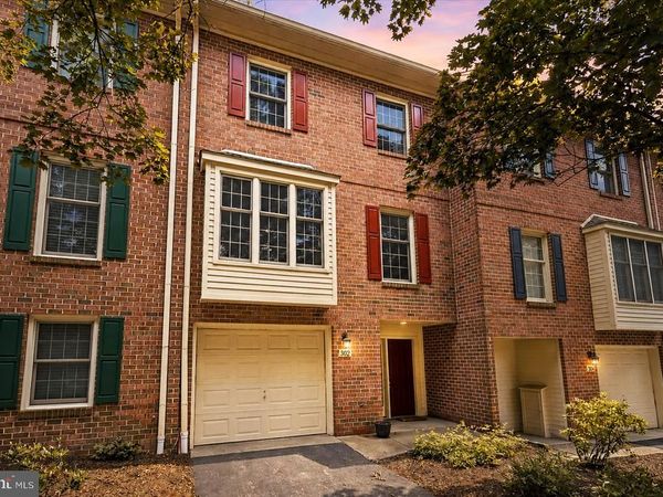302 BRIGHTON CIRCLE, DEVON, PA 19333