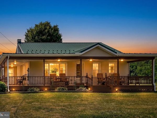 3216 SWEET ARROW LAKE ROAD, PINE GROVE, PA 17963