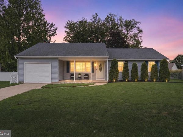 211 TENBY CHASE DRIVE, DELRAN, NJ 08075
